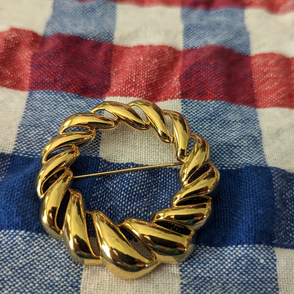 Napier Vintage Gold Tone Round Pin Brooch
